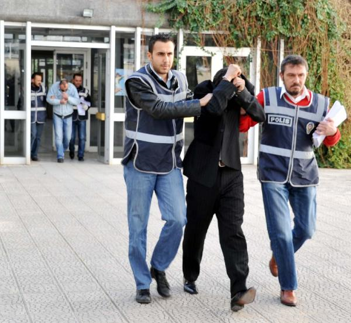 Hırsızlar, İz Bırakmamak İçin Parmak Uçlarını Asitle Yakmışlar