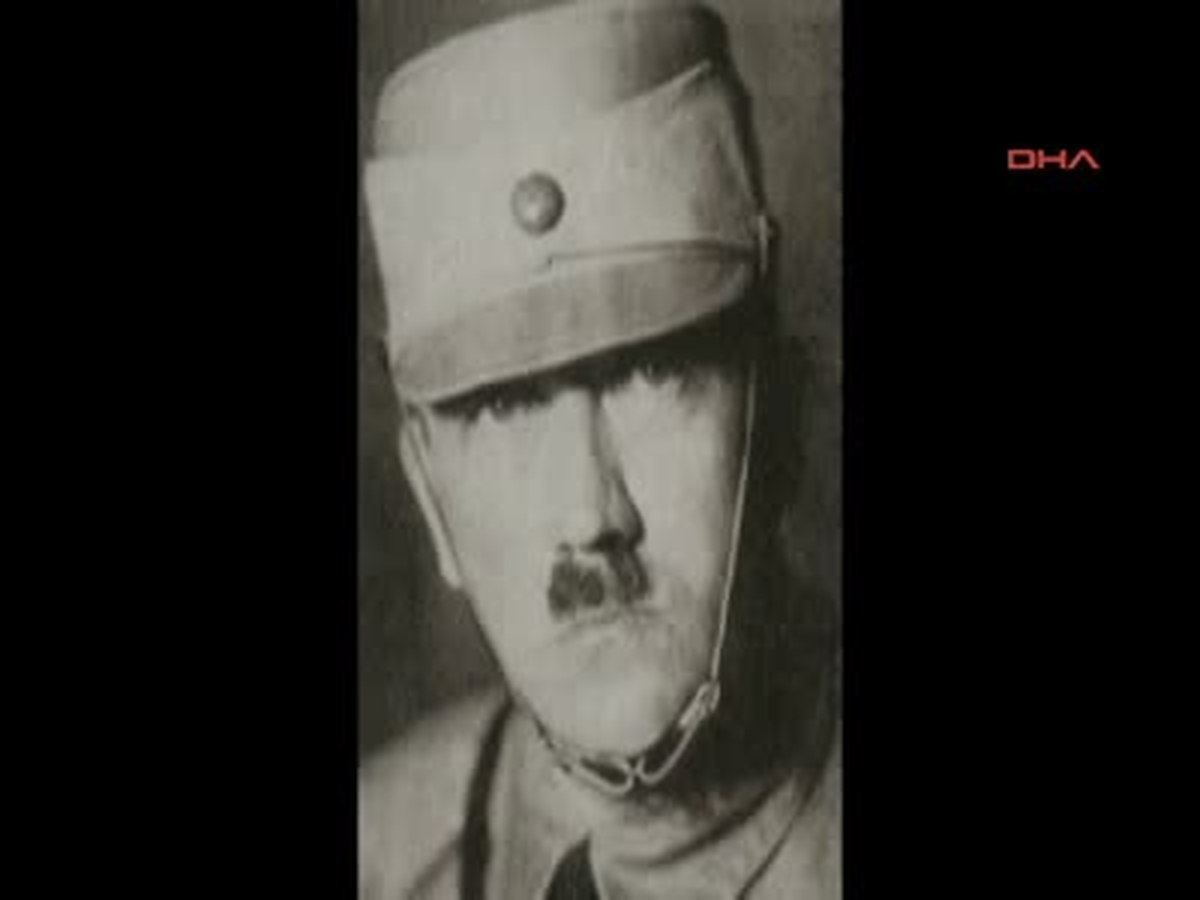 Hitler'in Bu Pozları İlk Kez Yayınlanıyor...