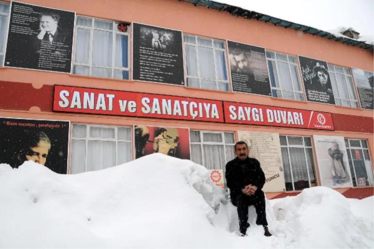 Hozat\'ta, \'Sanata ve Sanatçıya Saygı Duvarı\'