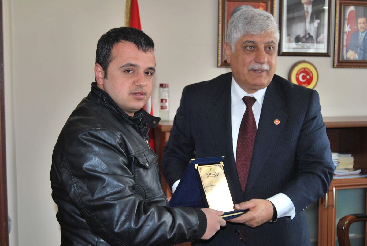 İl Genel Meclisi Başkanı Şavata, Koltuğunu Sanatçılara Bıraktı