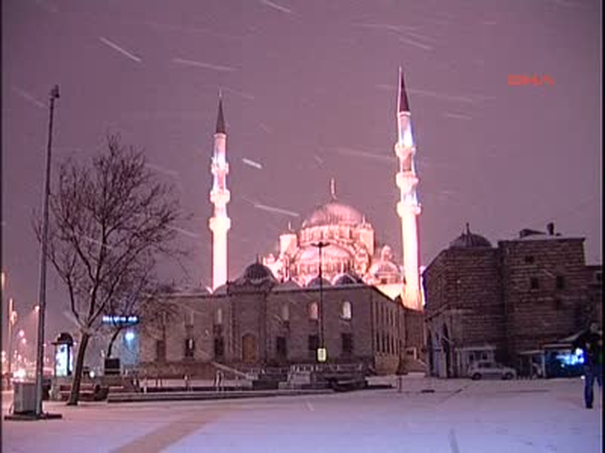 İstanbul'da Kar Yağışı Etkili Oluyor