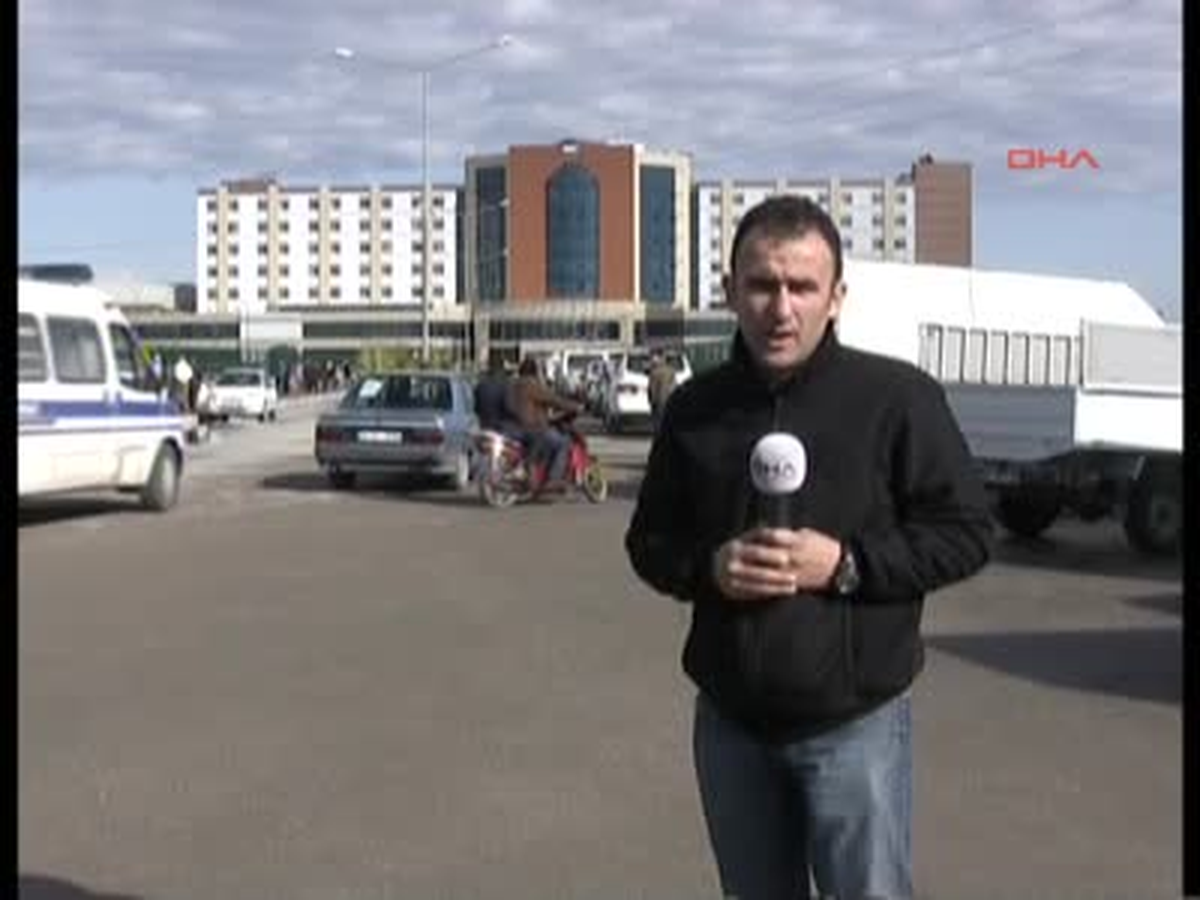 Kapıdan Sedye Geçmedi, Yeni Yapılan Hastanenin Acil Servisi Yıkıldı