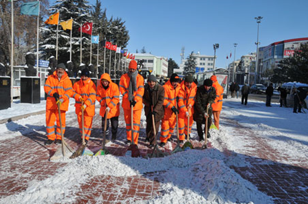 Kar Temizleme Çalışmaları Aralıksız Sürdürüyor