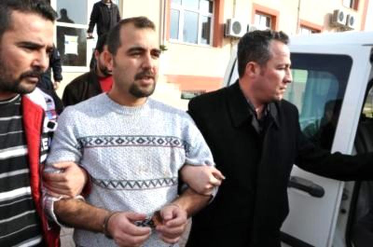 Kız Kardeşini 92 Yerinden Bıçaklayarak Öldürdü Ceza Almadı