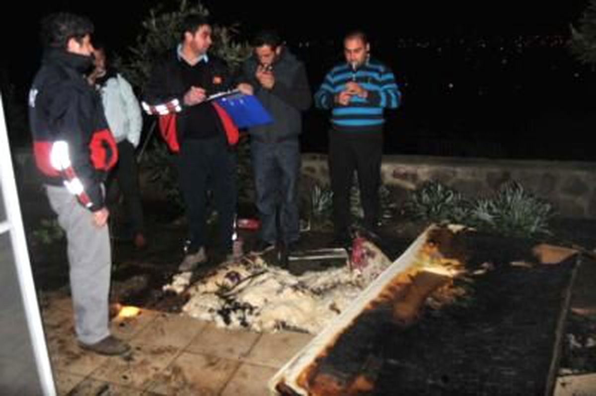 Komşuda Otururken Evinin Yandığını Gördü