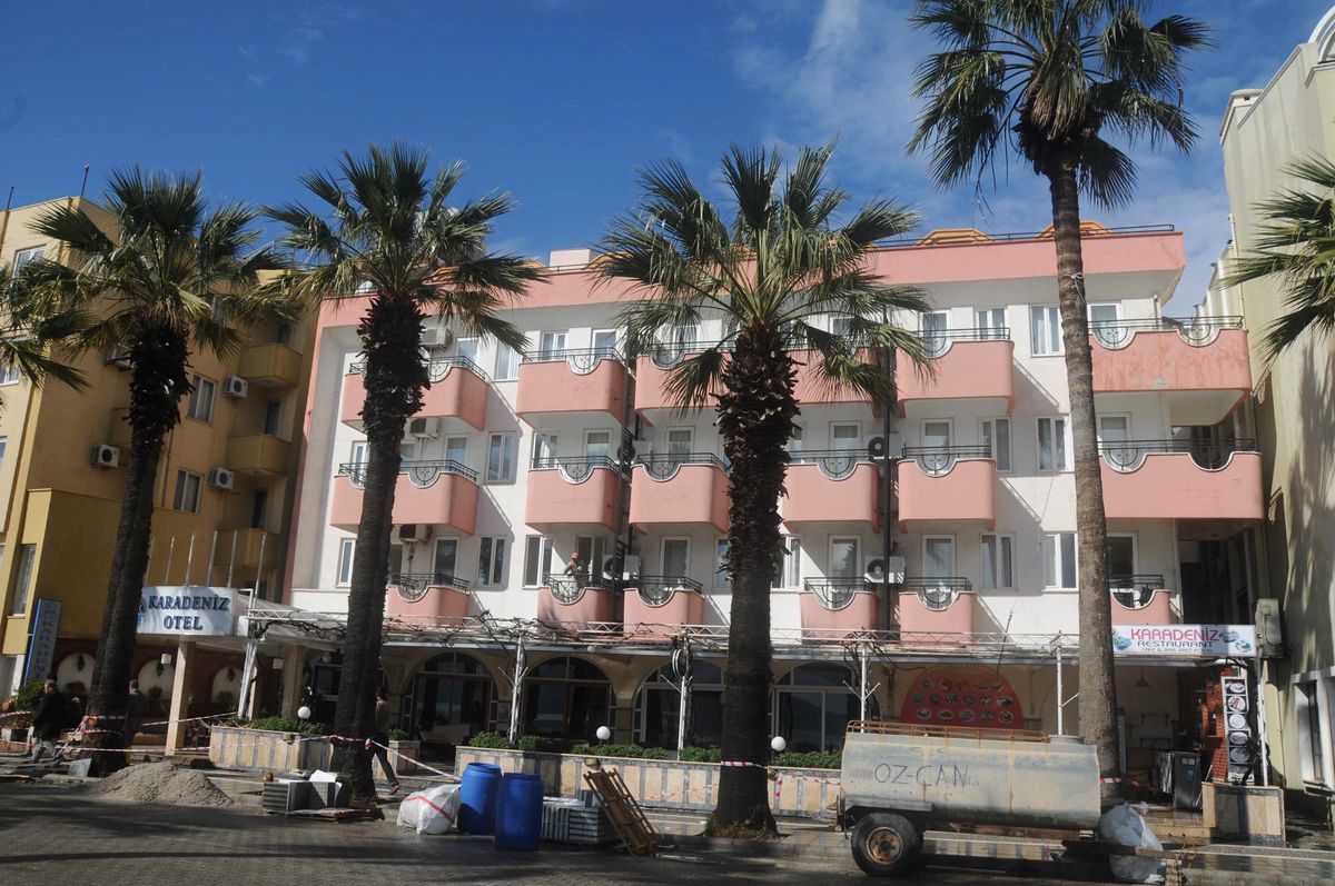 Marmaris'te Belediyeye Ait Otel Satılığa Çıkarıldı