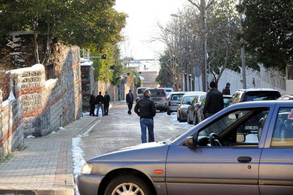 MİT Önünde Hareketlilik