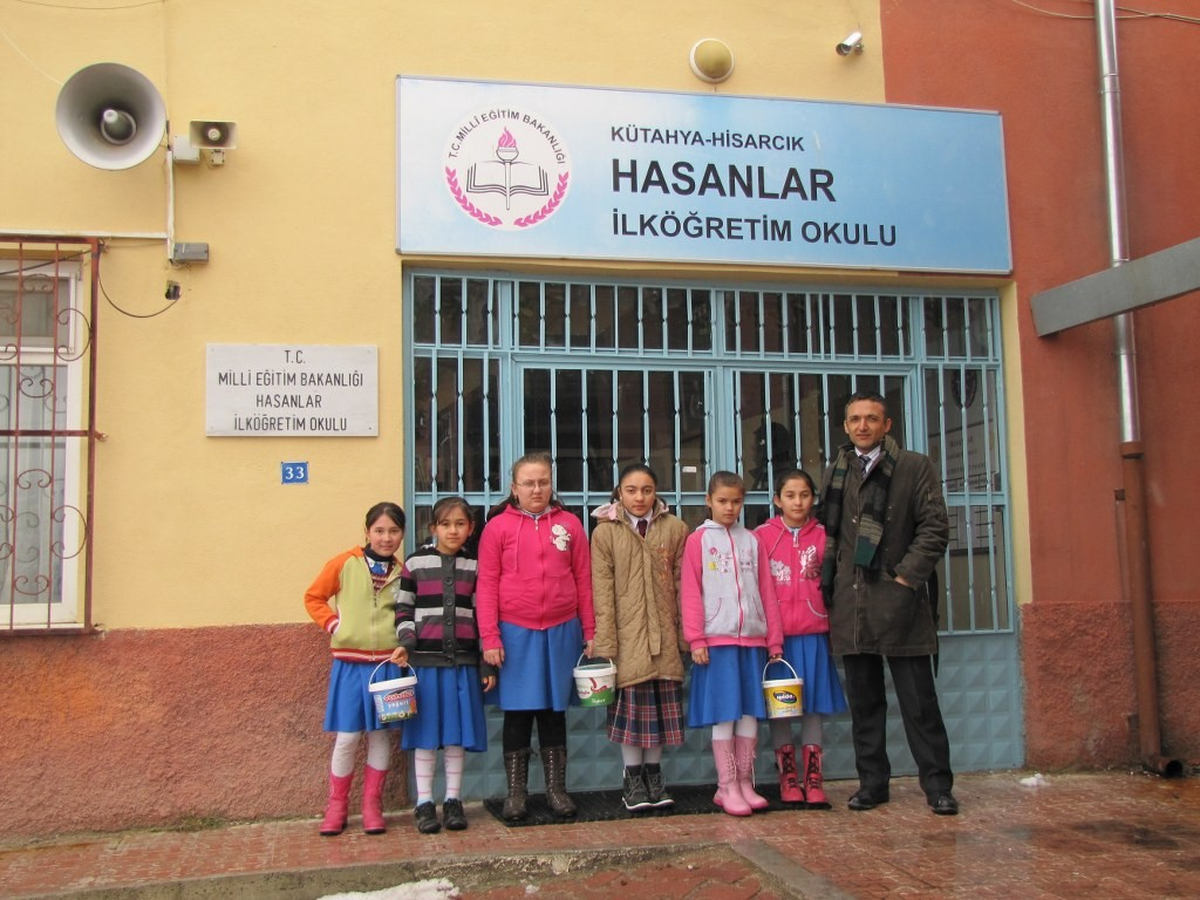 Öğrencilerden Yaşlı ve Kimsesizlere Yiyecek Yardımı
