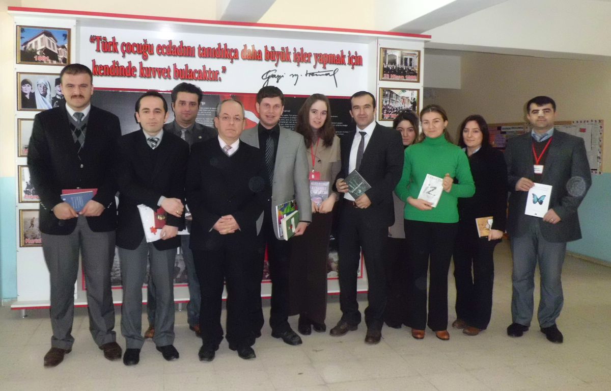 Okul Müdüründen Öğretmenlere Yarıyıl Hediyesi