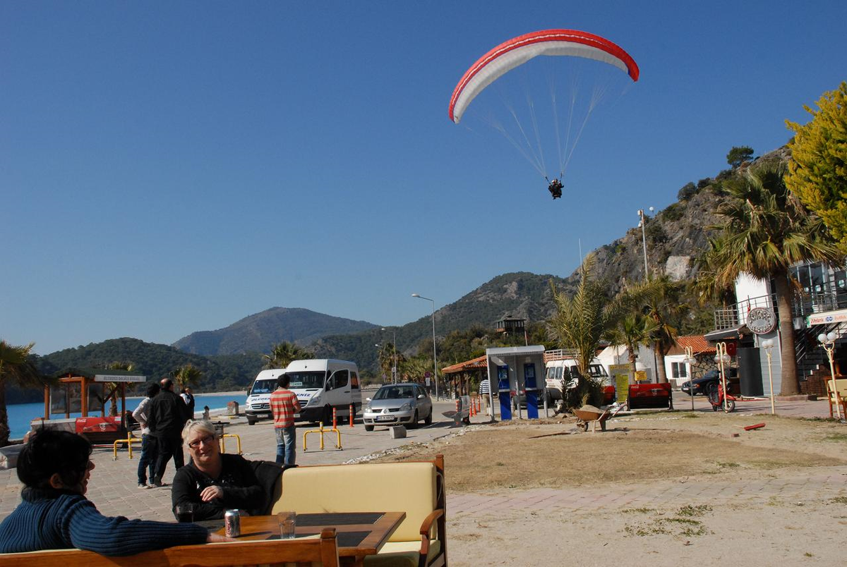 Ölüdeniz\'de Paraşüt Sezonu da Açıldı