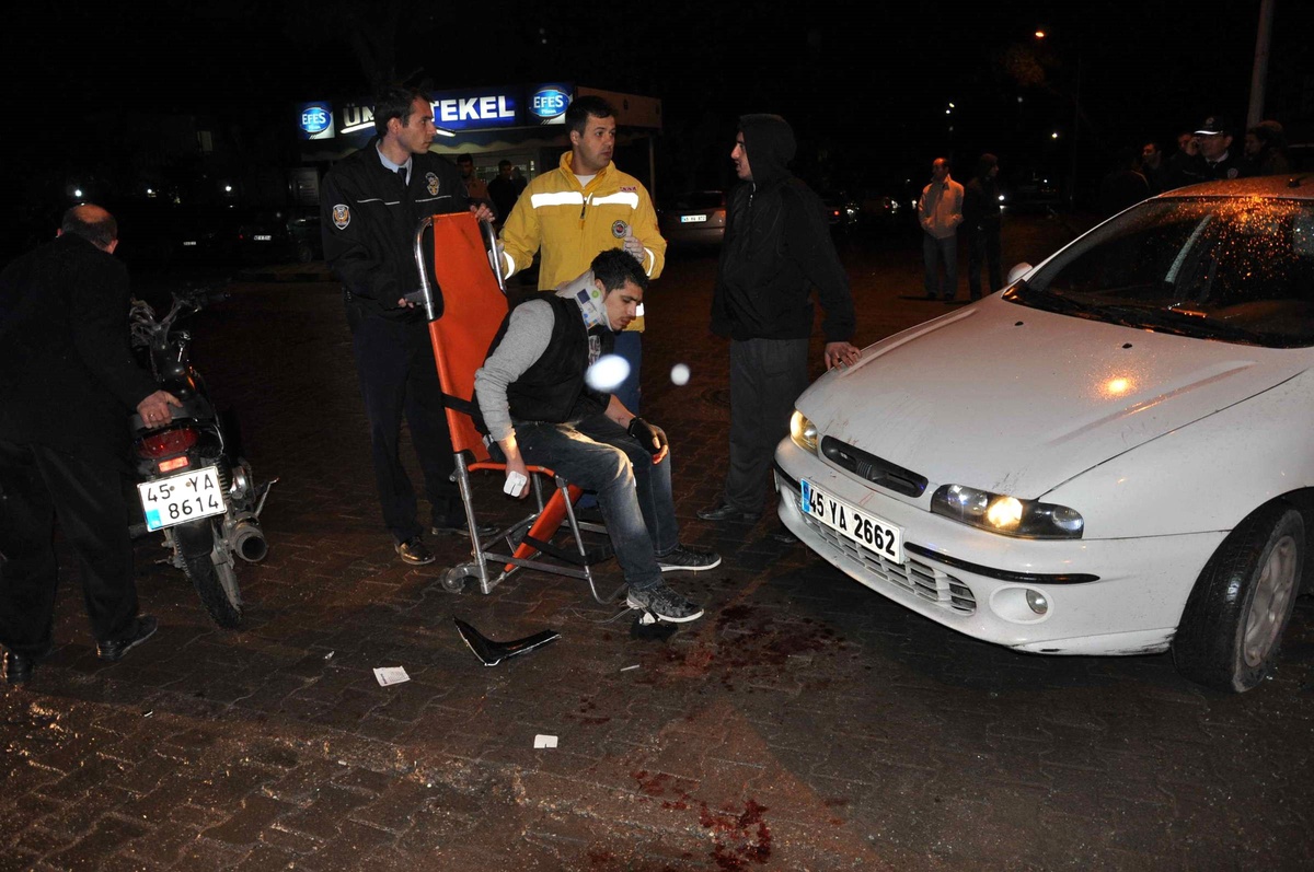 Otomobille Motosiklet Çarpıştı: 3 Yaralı
