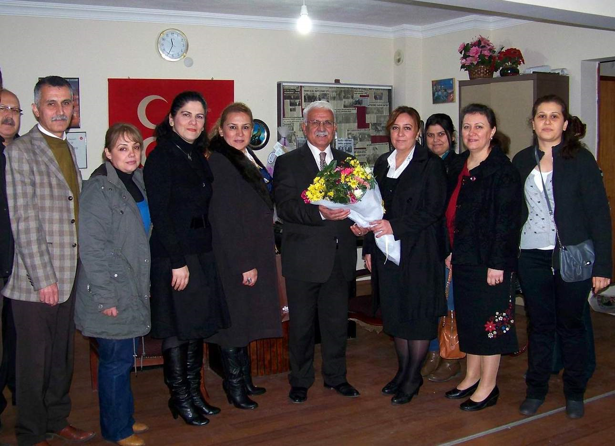 Salihli Tso Kadınlar Birliği MHP\'yi Ziyaret Etti