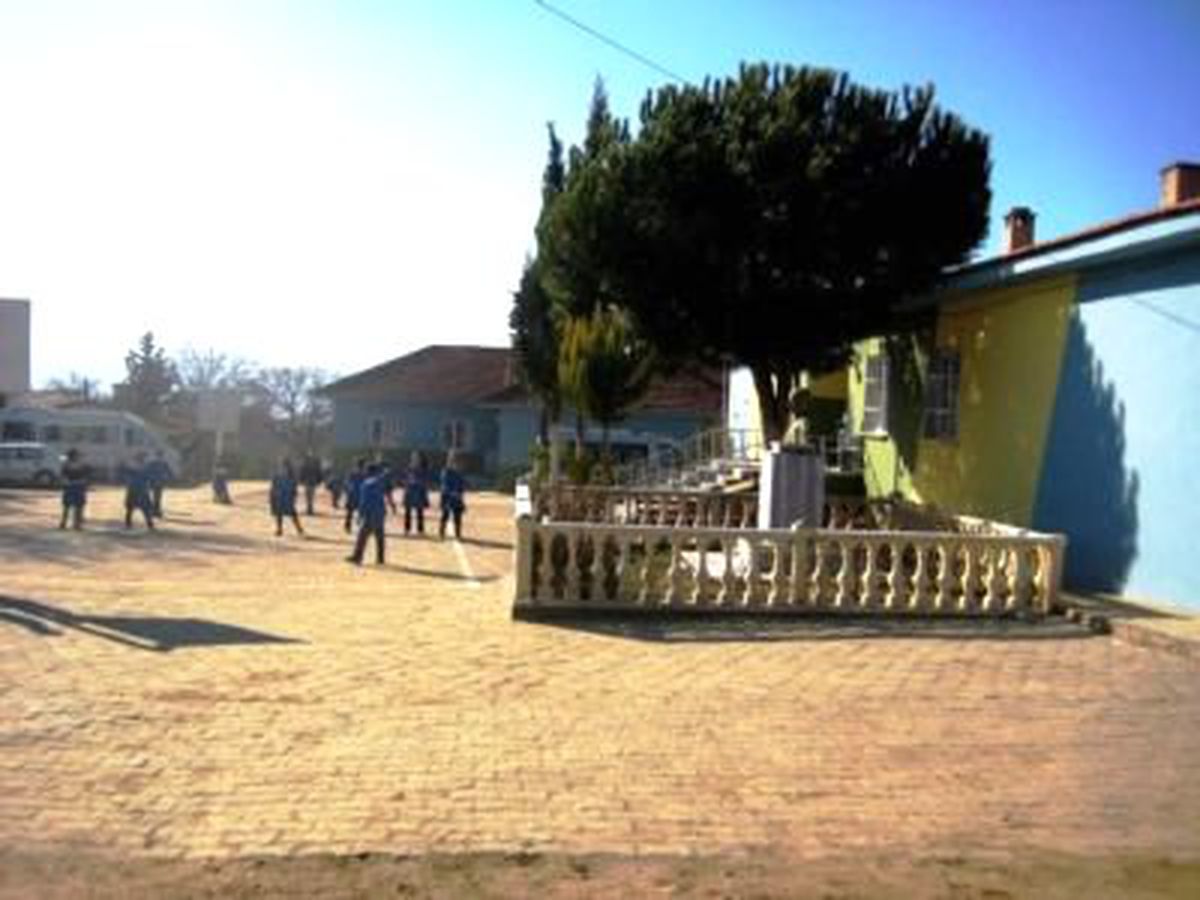 Sarıgöl Ziraat Odası Köy Okulunu Boyattı