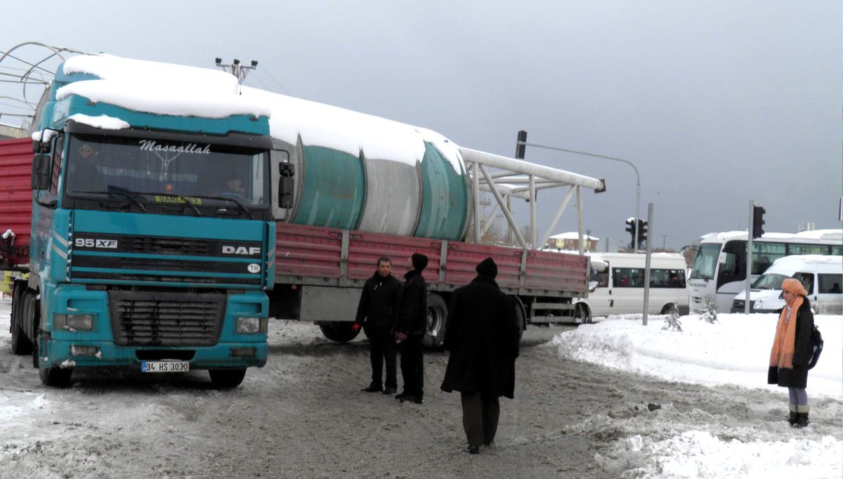 Tır Kaydı, Trafik Kilitlendi