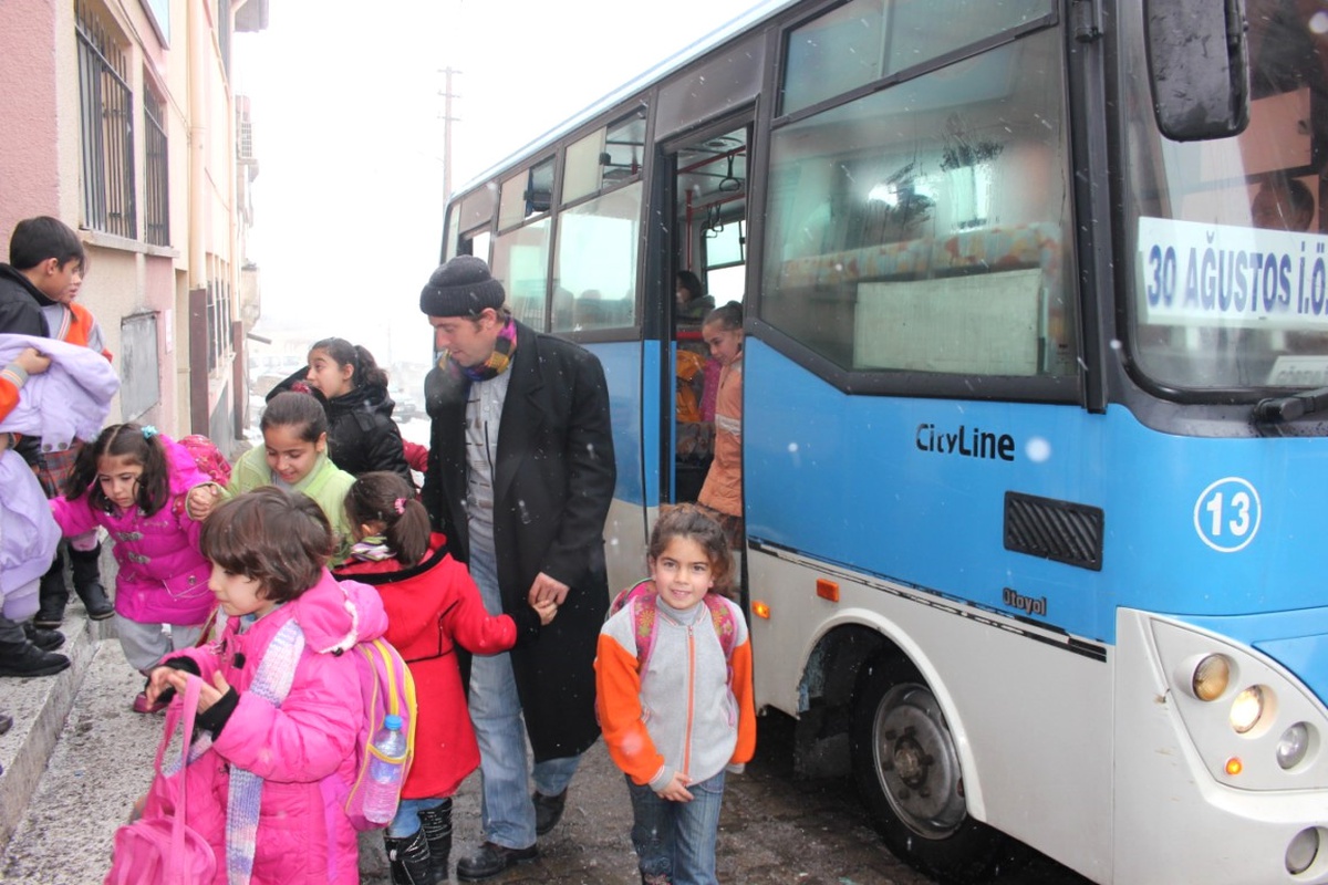 TOKİ Konutlarına Taşınan Öğrencilere Belediye'den Ücretsiz Servis