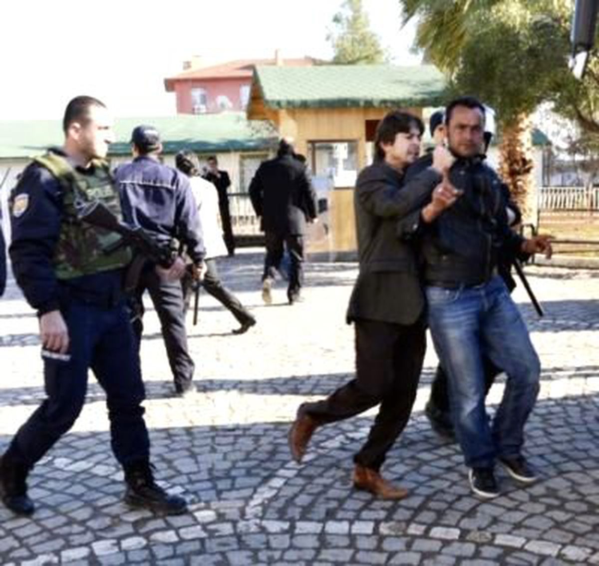 2 Kardeş Tutuklandı, Gerginlik Bitti