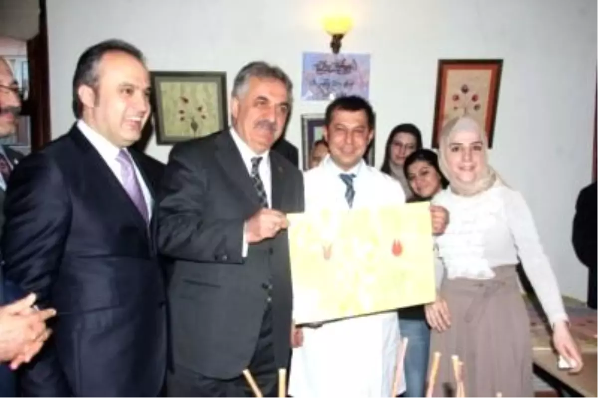 Bakan Hayati Yazıcı İnegöl\'de Ebru Yaptı
