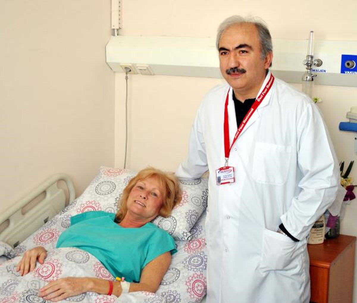 Bel Ağrısı Çeken Kanadalı, Afyonkarahisar\'da Tedavi Oldu