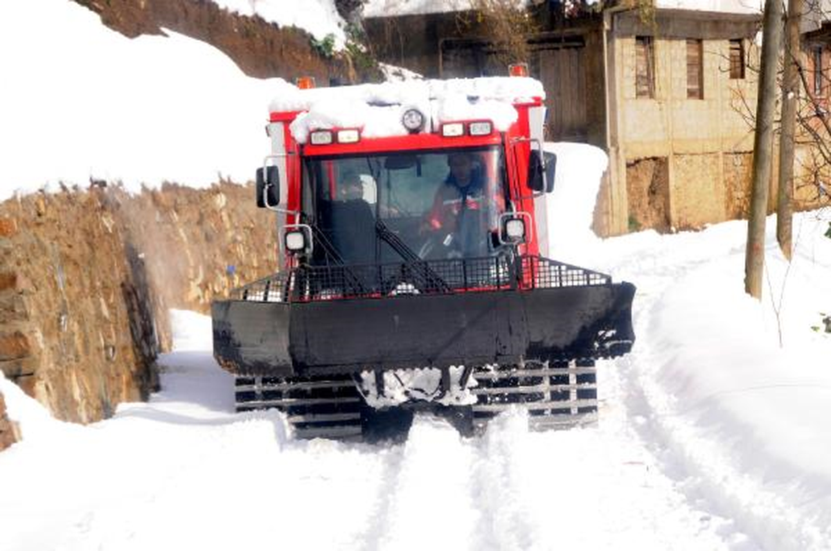 Diyaliz Hastasının Yardımına Paletli Kar Ambulansı Yetişti