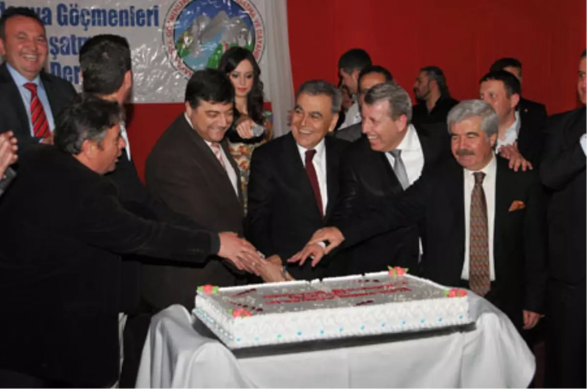 'Göçmen Halayı'na Başkan Da Katıldı