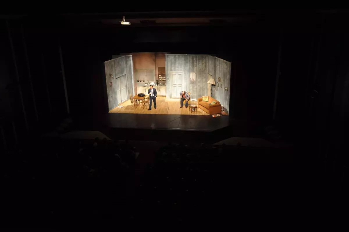 "Halktan Biri" Zonguldak\'ta Sahnelendi