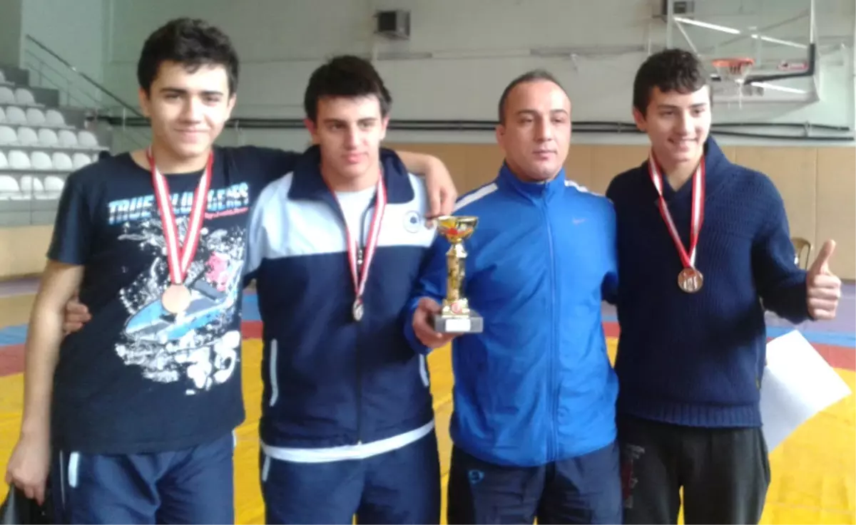 İhlas Koleji Güreşte İstanbul İkincisi Oldu