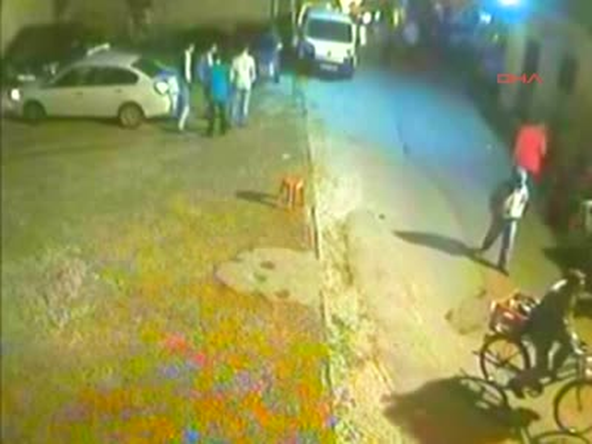 İzmir2genişletilmişesat Beşok\'un Karıştığı Önceki Bar Kavgası Kamerada