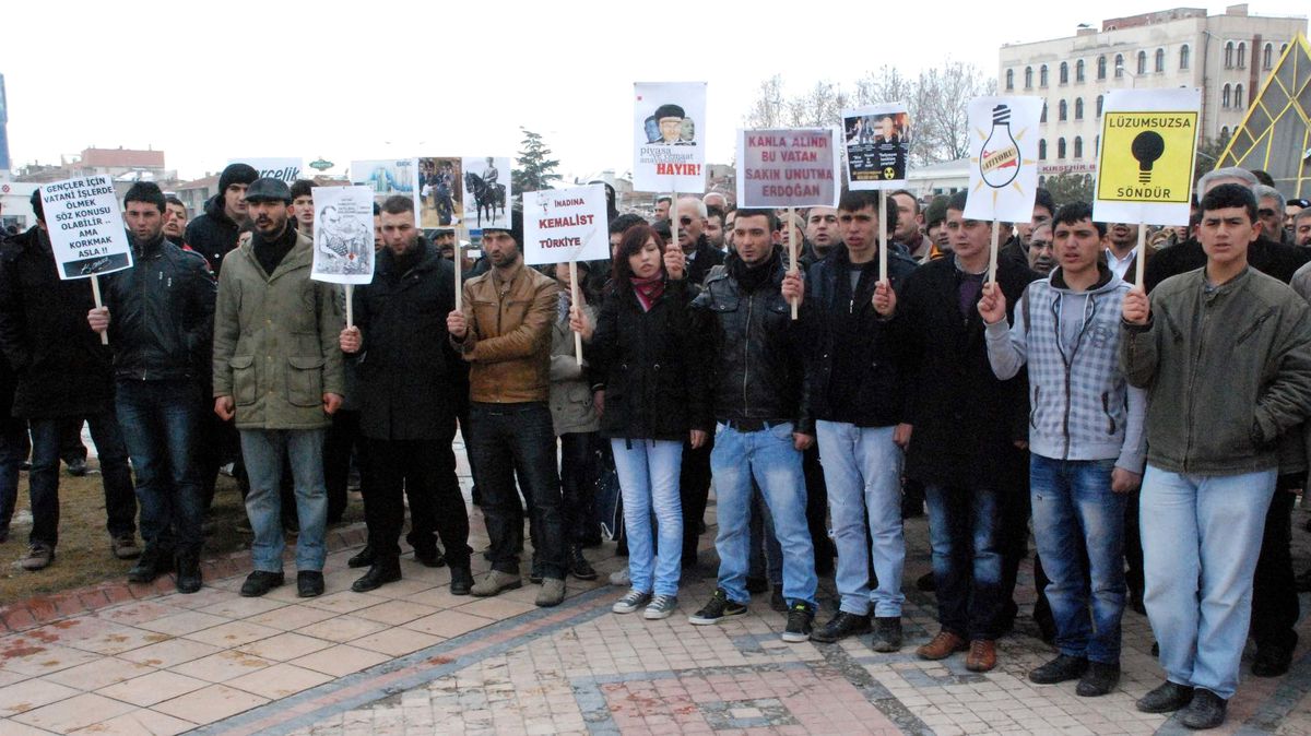 Kırşehir CHP Gençlik Kollarından Hitabeli Protesto