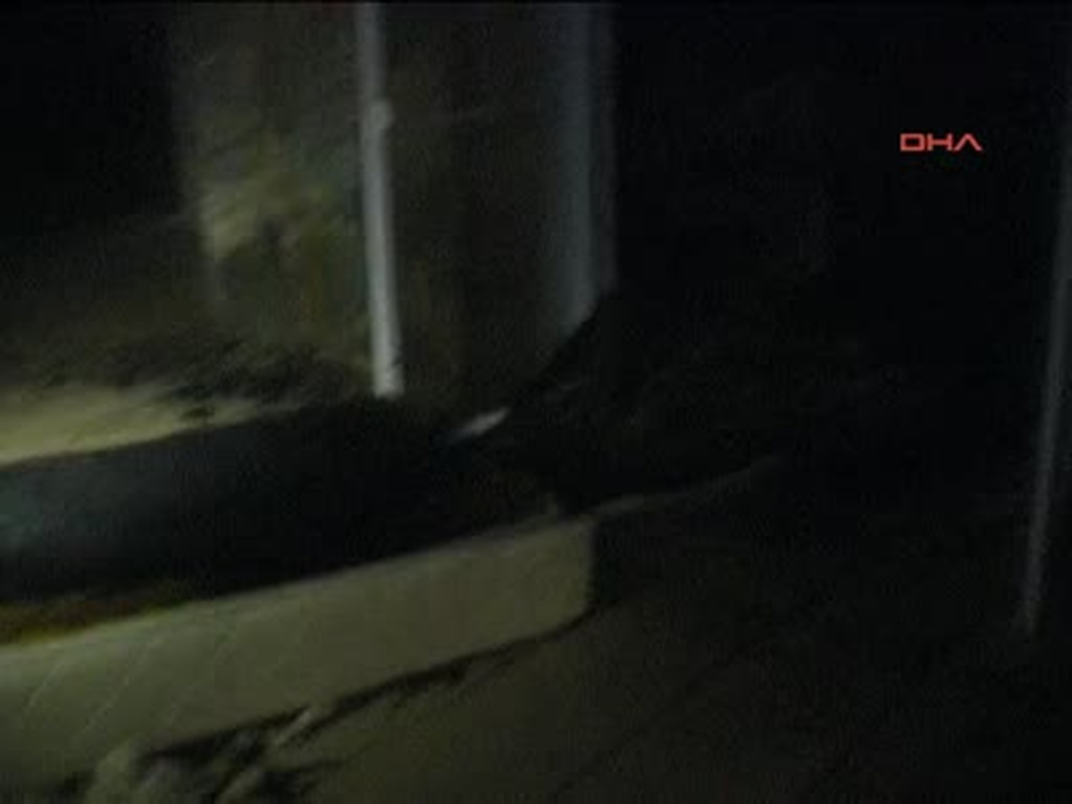 Komşuda Otururken Evinin Yandığını Gördü