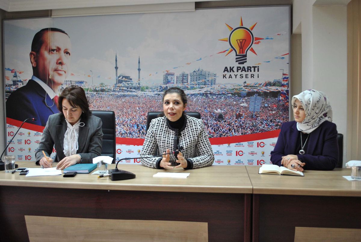 Milletvekili Bakır, Ak Kadınları Ziyaret Etti