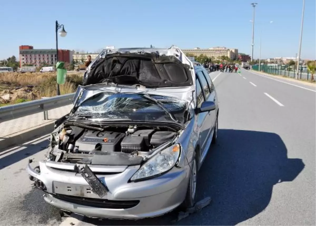 Motosiklet ile Otomobil Kontrolsüz Kavşakta Çarpıştı: 1 Ölü, 3 Yaralı