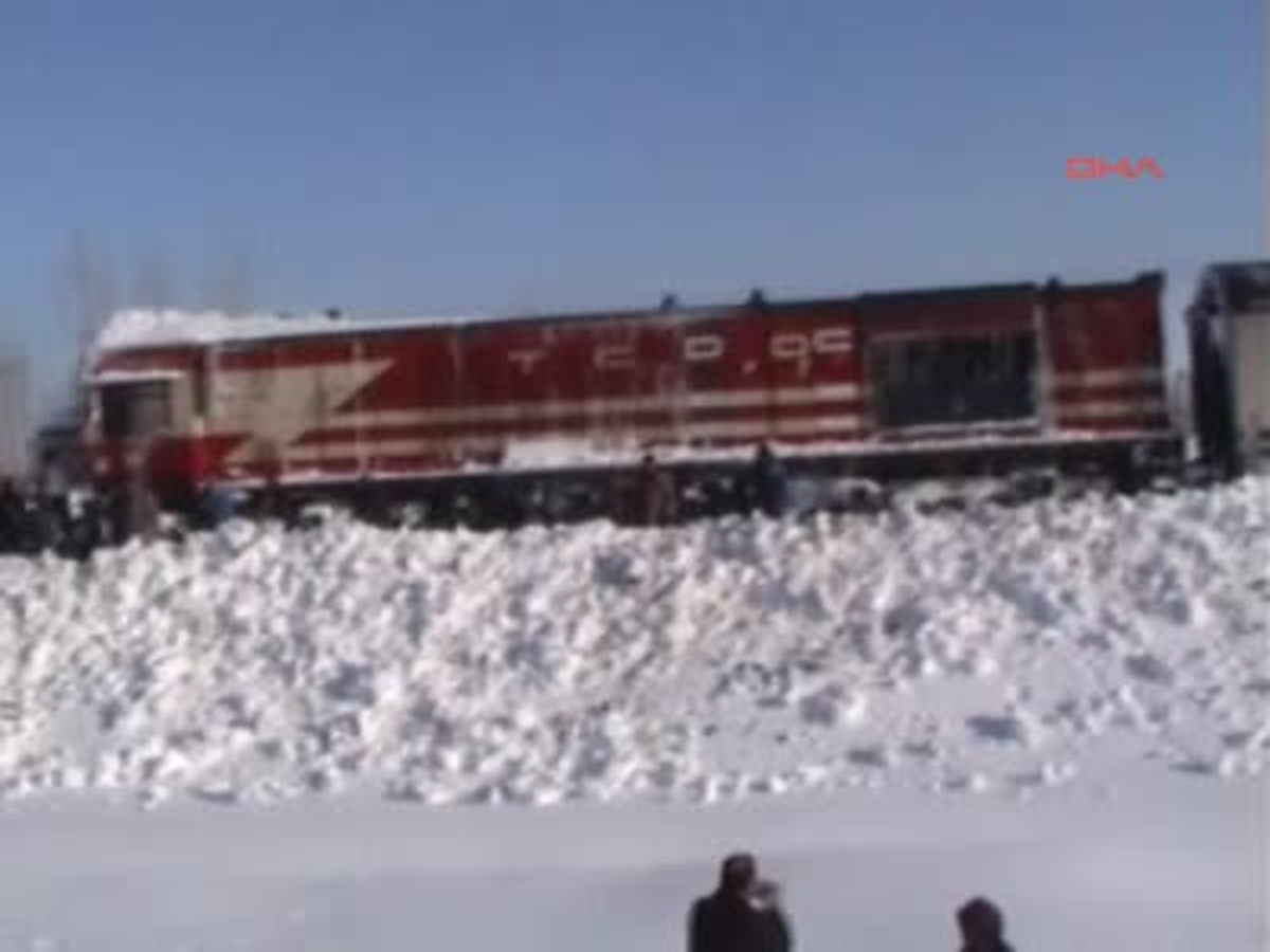 Tahran Treni 12 Saat Sonra Yola Çıktı