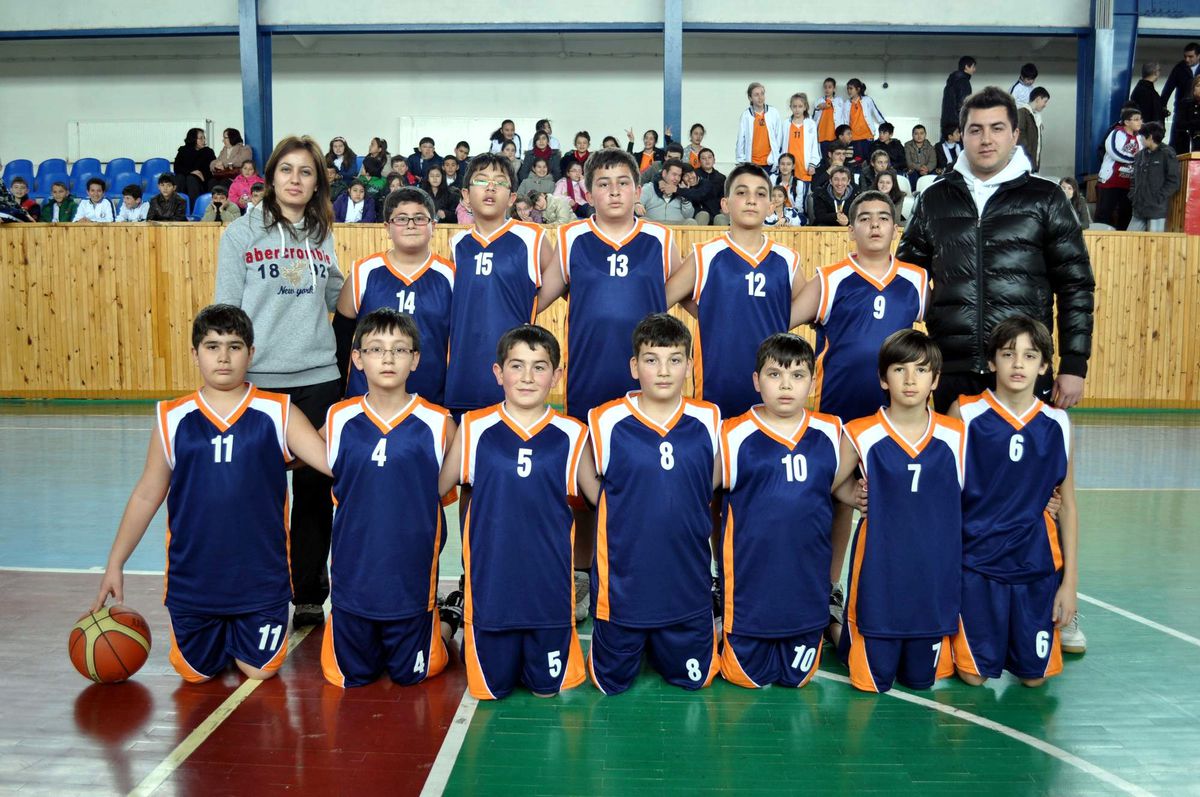 Nevşehir\'de Kardelen Koleji Küçük Erkekler Basketbolda Şampiyon Oldu