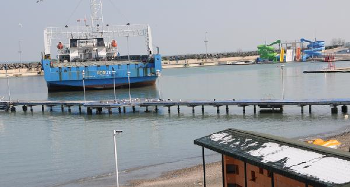 Plajdaki Geminin Kurtarılması İçin İstanbul\'dan Ekip Gitti
