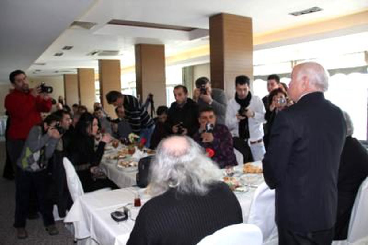 Şinasi Bey, Gazetecileri Kahvaltıda Buluşturdu