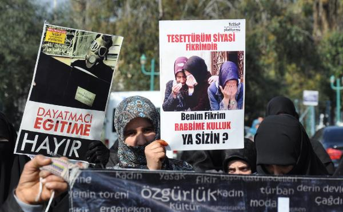 Tarsus\'ta Baş Örtüsü Eylemi