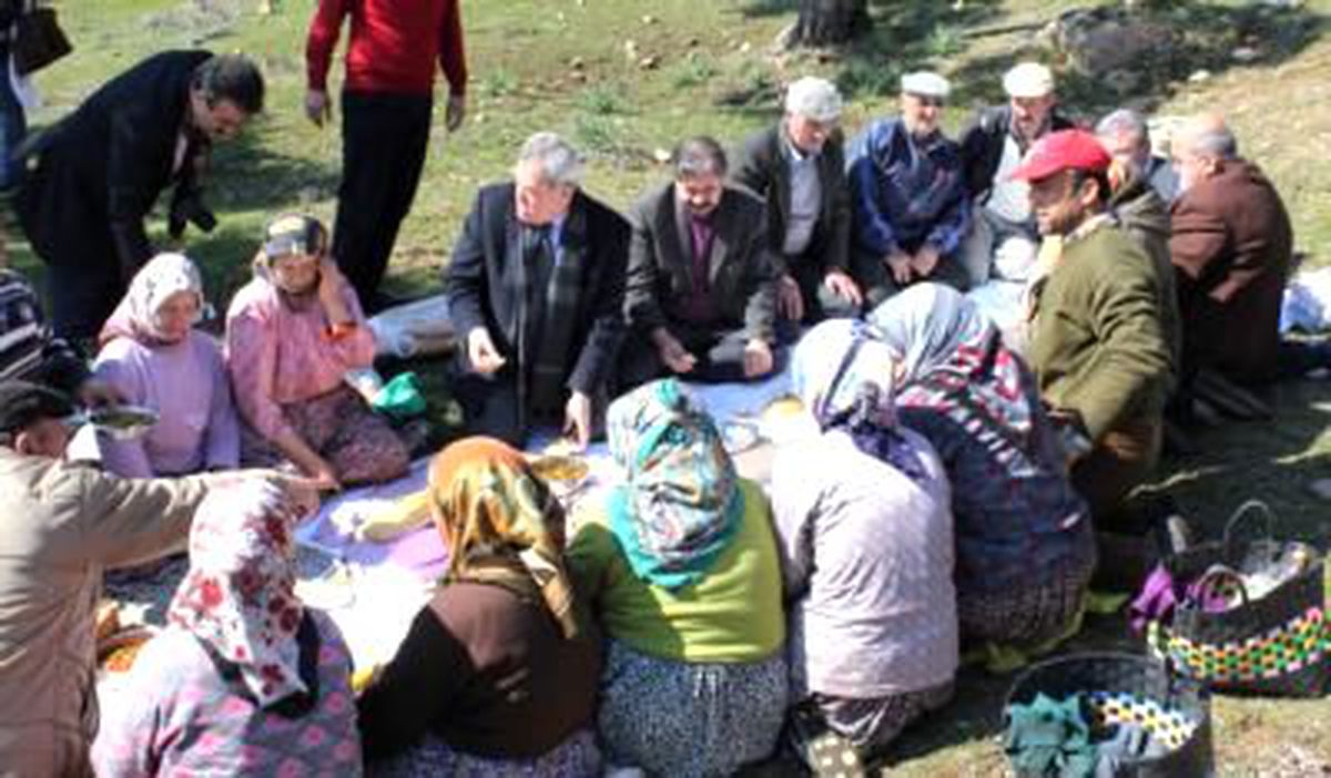 Zeytin Üreticisinden Pankartlı Eylem