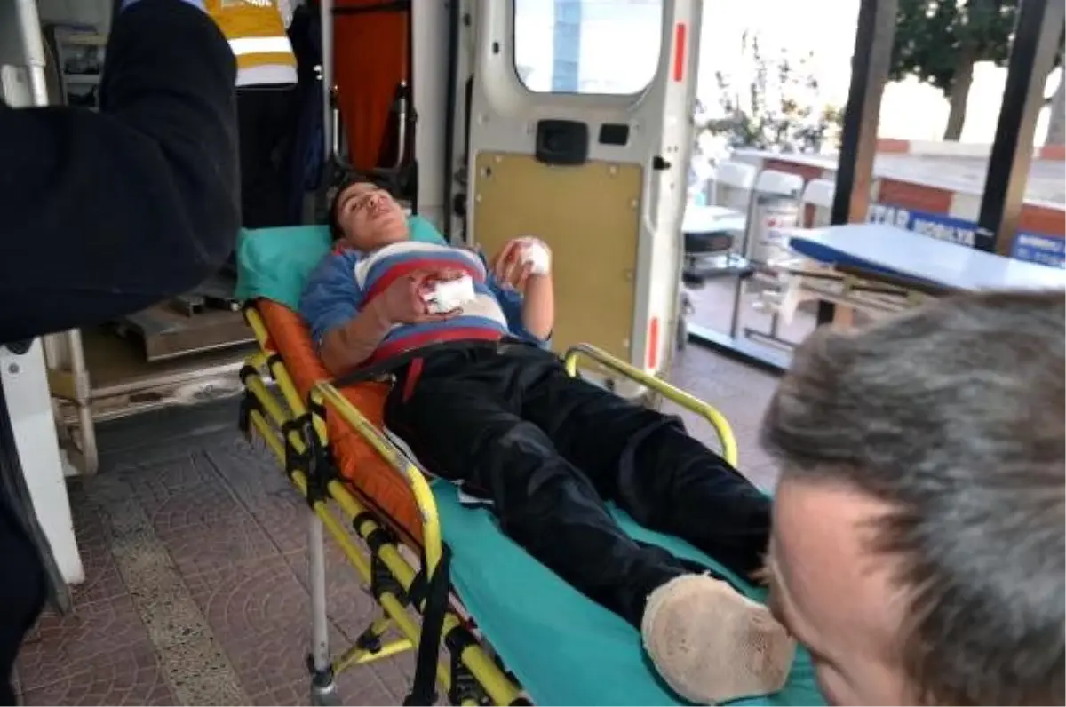 13 Yaşındaki Çocuk, Kopan 2 Parmağıyla Hastaneye Yetiştirildi