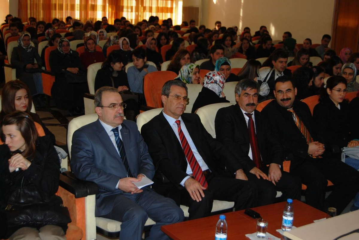2 Bin 340 Yeni Öğretmene Uyum Semineri