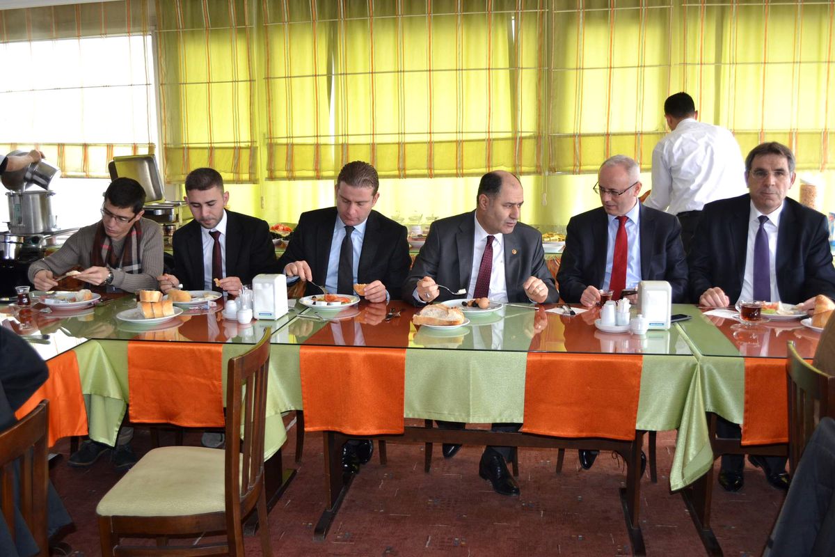 Ak Gençler Kahvaltıda Buluştu