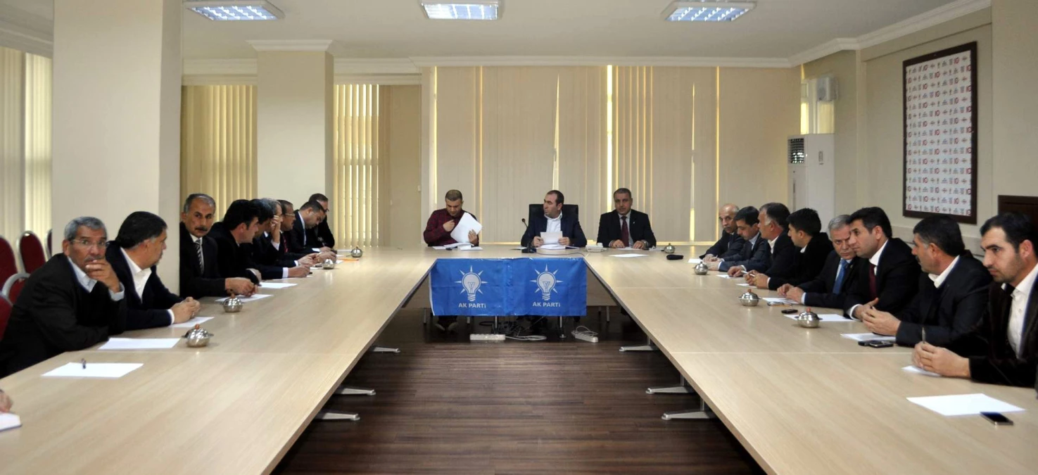 AK Parti İlçe Başkanlarıyla İlk Toplantı