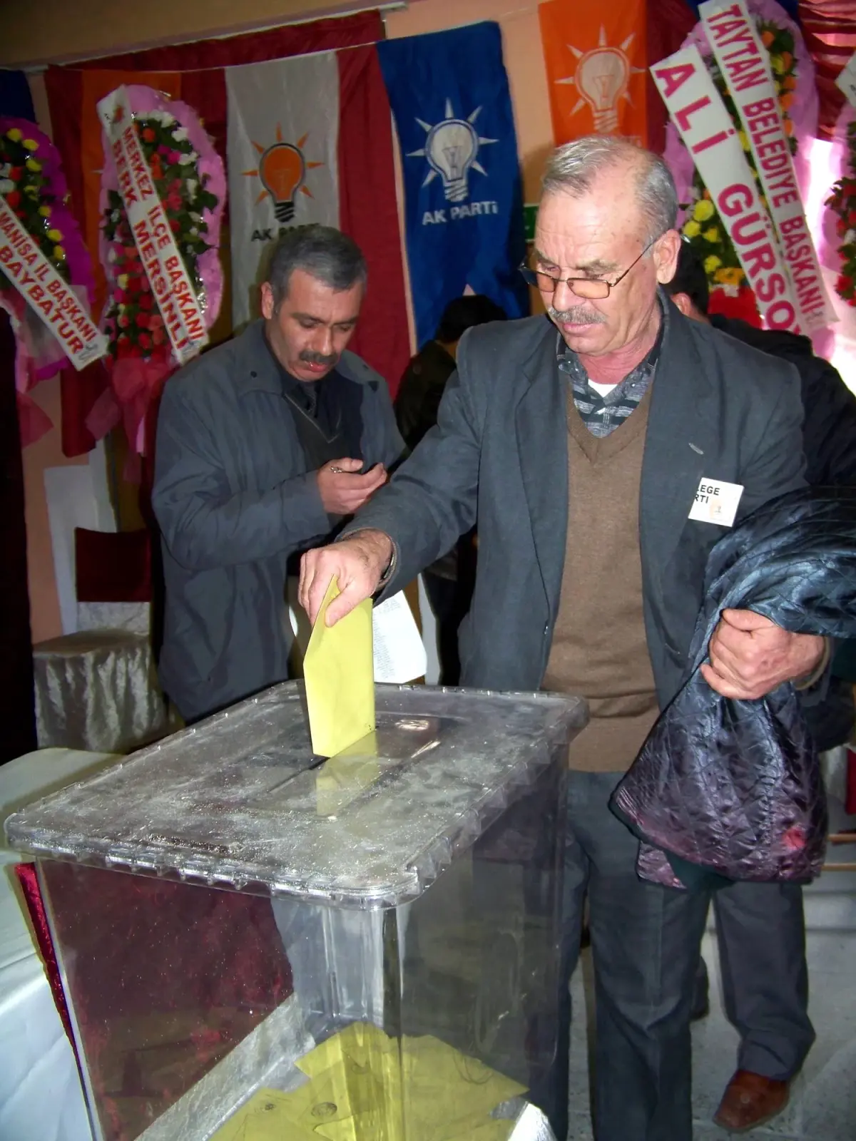 AK Parti Salihli İlçe Teşkilatının Kongresinde Tuğrul Güven Tazeledi