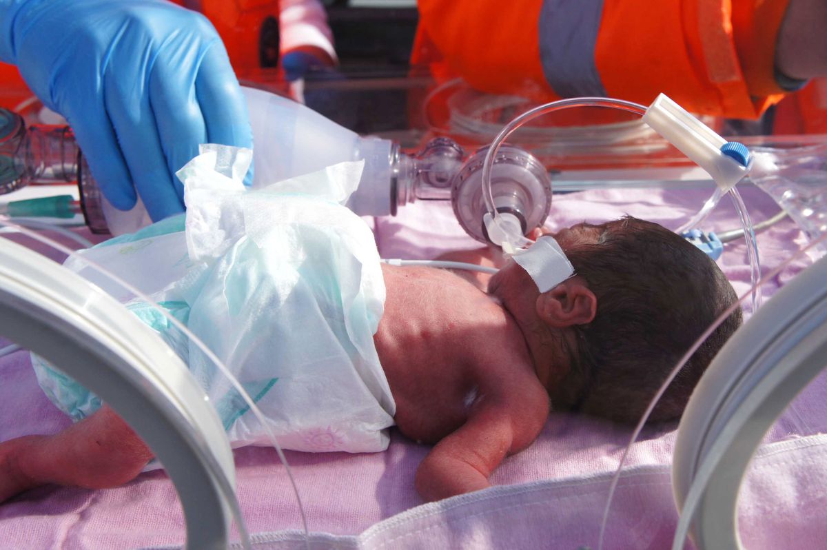 Ambulans Helikopter Prematüre Bebek İçin Geldi