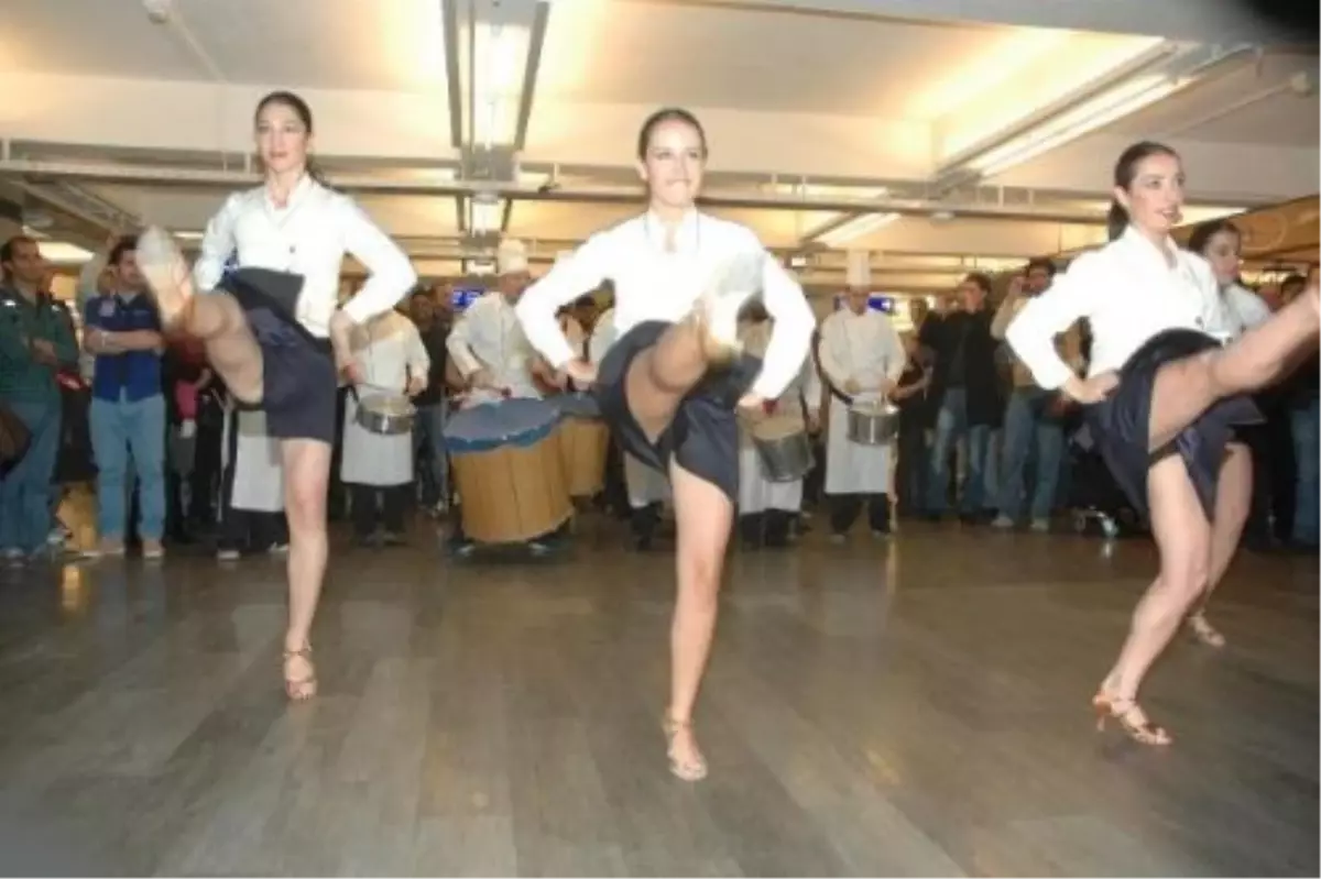 Atatürk Havalimanı\'nda Dans Rekoru Kırıldı