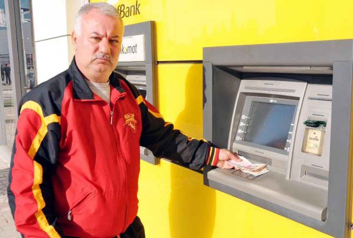 Atm\'de Bulduğu 1000 TL\'yi Polise Teslim Etti