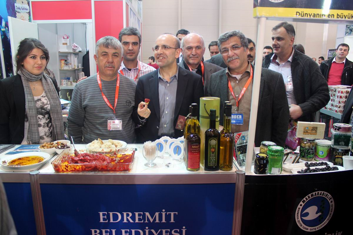 Bakan Şimşek Edremit Standından Ayrılamadı