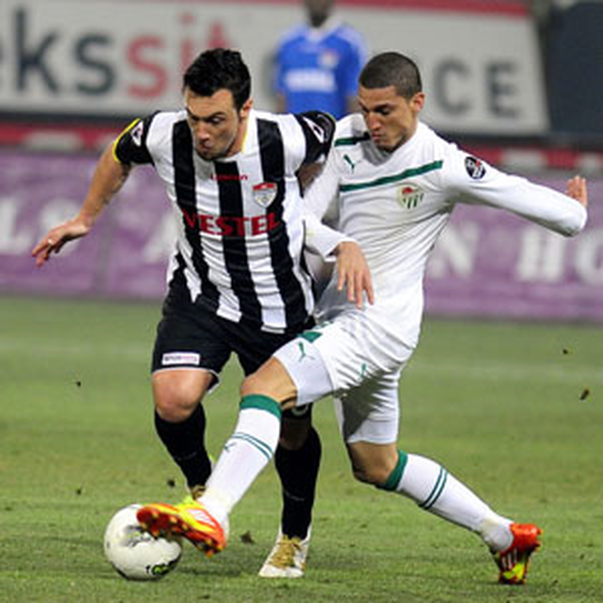 Bursaspor İlk Yarıyı Önde Kapattı
