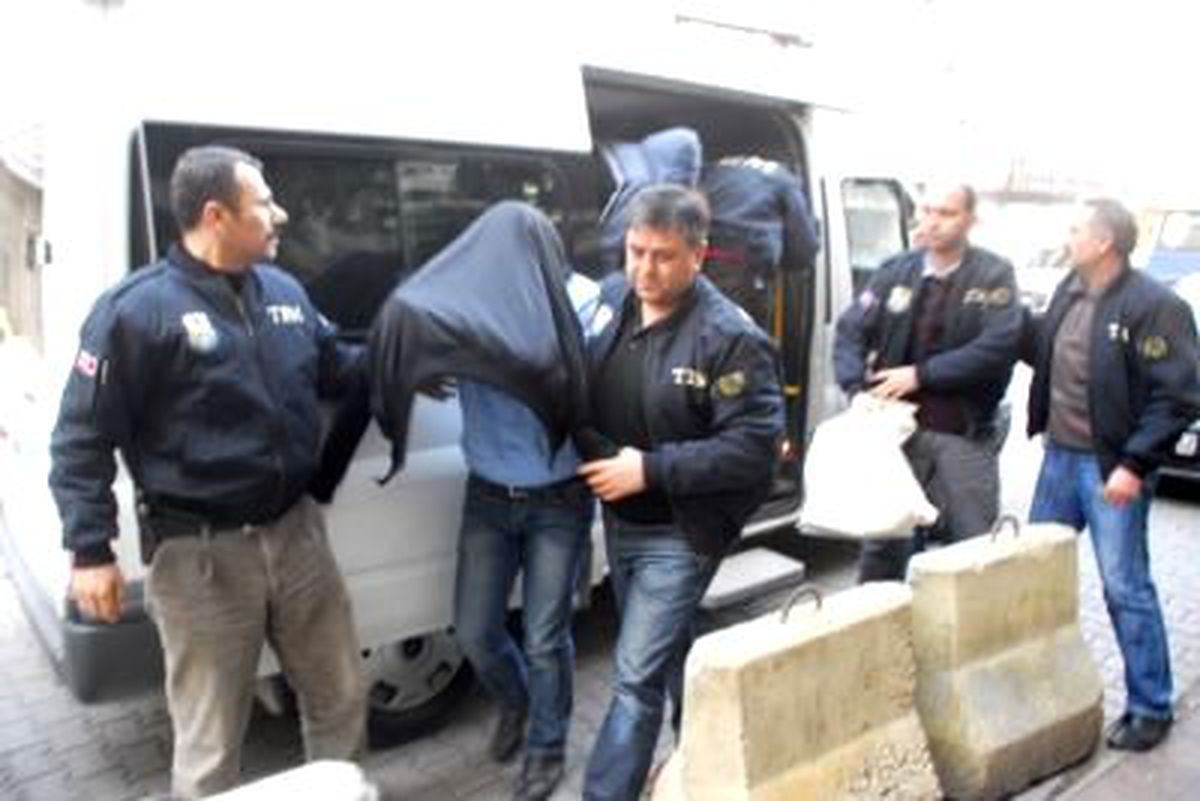 Casusluk Suçlamasıyla Gözaltına Alınan Eski MİT\'çi Adliyeye Getirildi (2)