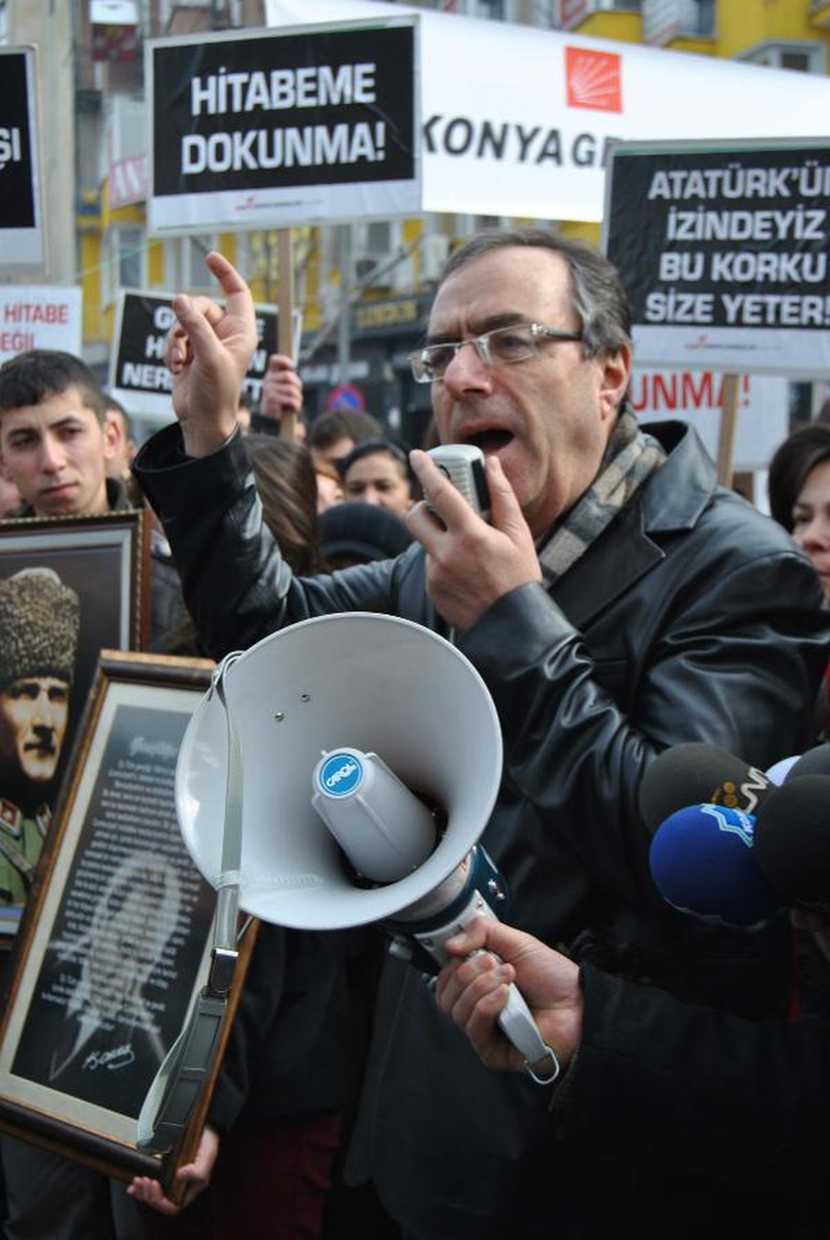 CHP\'li Kart; Hüseyin Çelik, Gençliğe Hitabe\'nin Neresinden Rahatsız?
