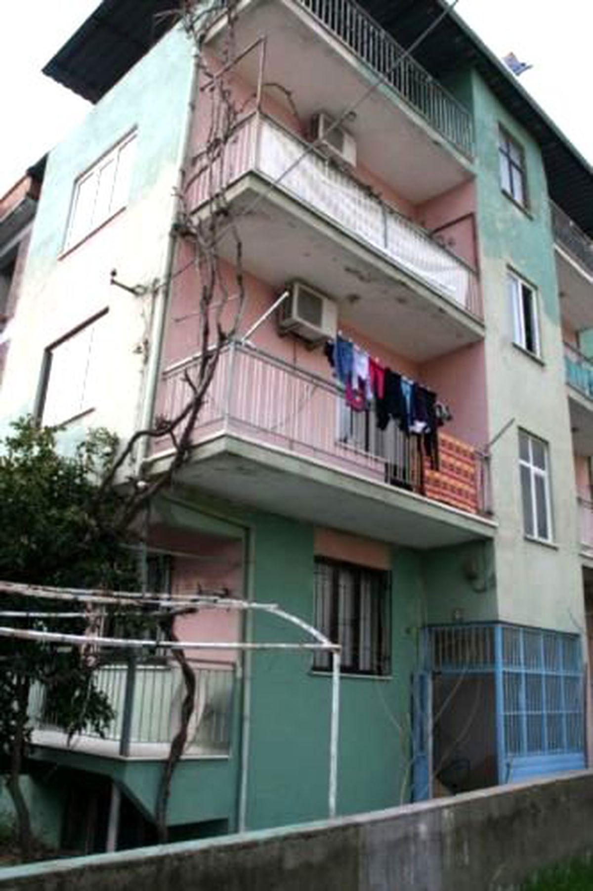 Emekli Başkomiser ve Eşi Ölüme Uykuda Yakalandı